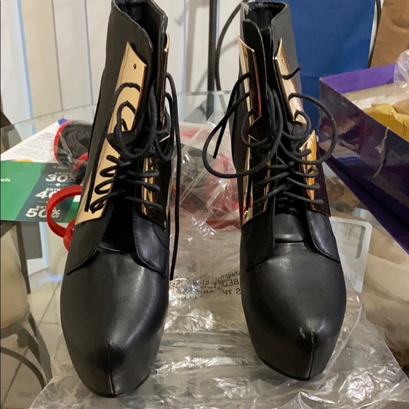 Steve Madden Boot - Picture 2 of 5